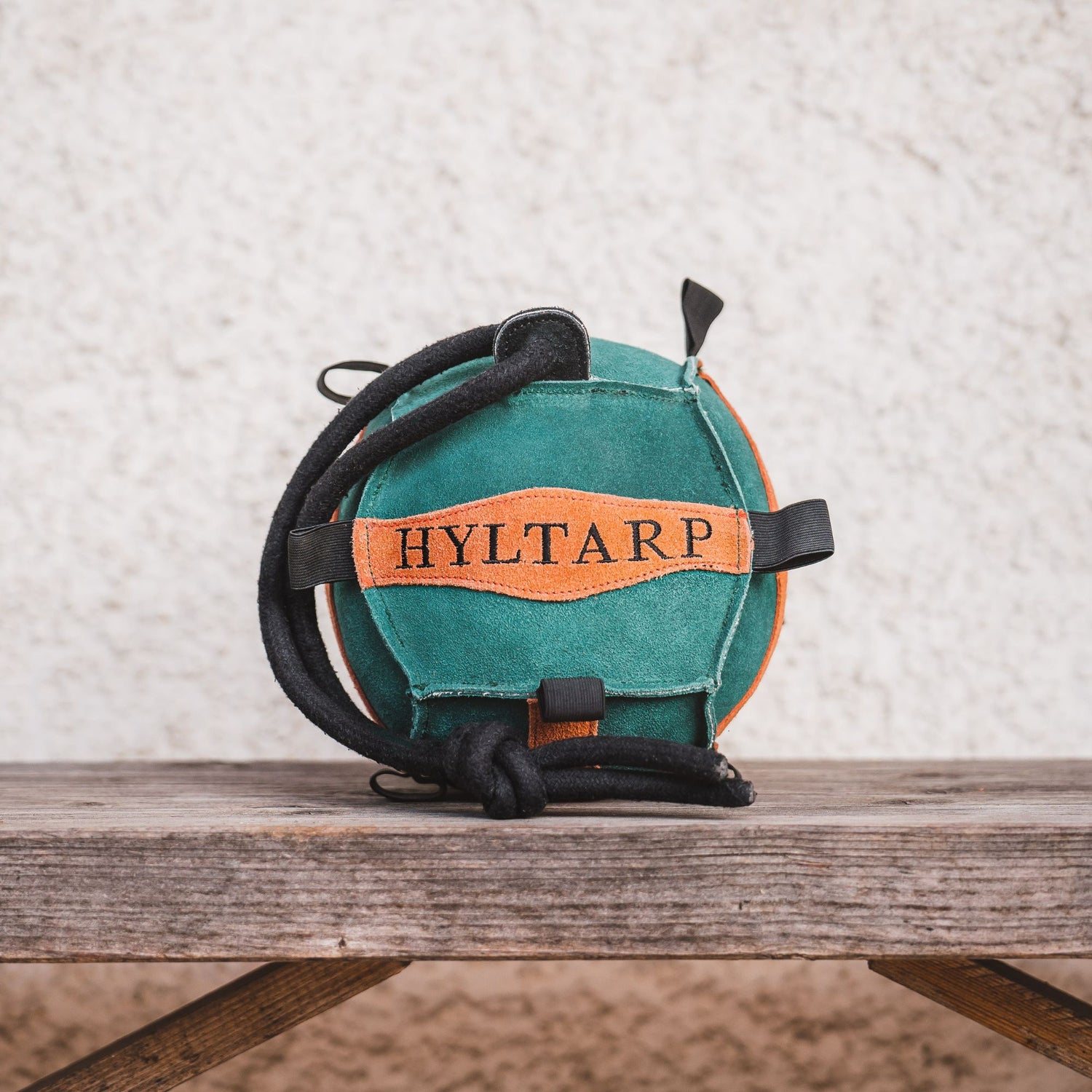 #sv:farg_military-green,nl:kleur_military-green,fr:couleur_military-green,it:colore_military-green,es:color_military-green,en:color_military-green,da:farve_military-green,de:farbe_military-green,fi:vari_military-green,nb:farge_military-green